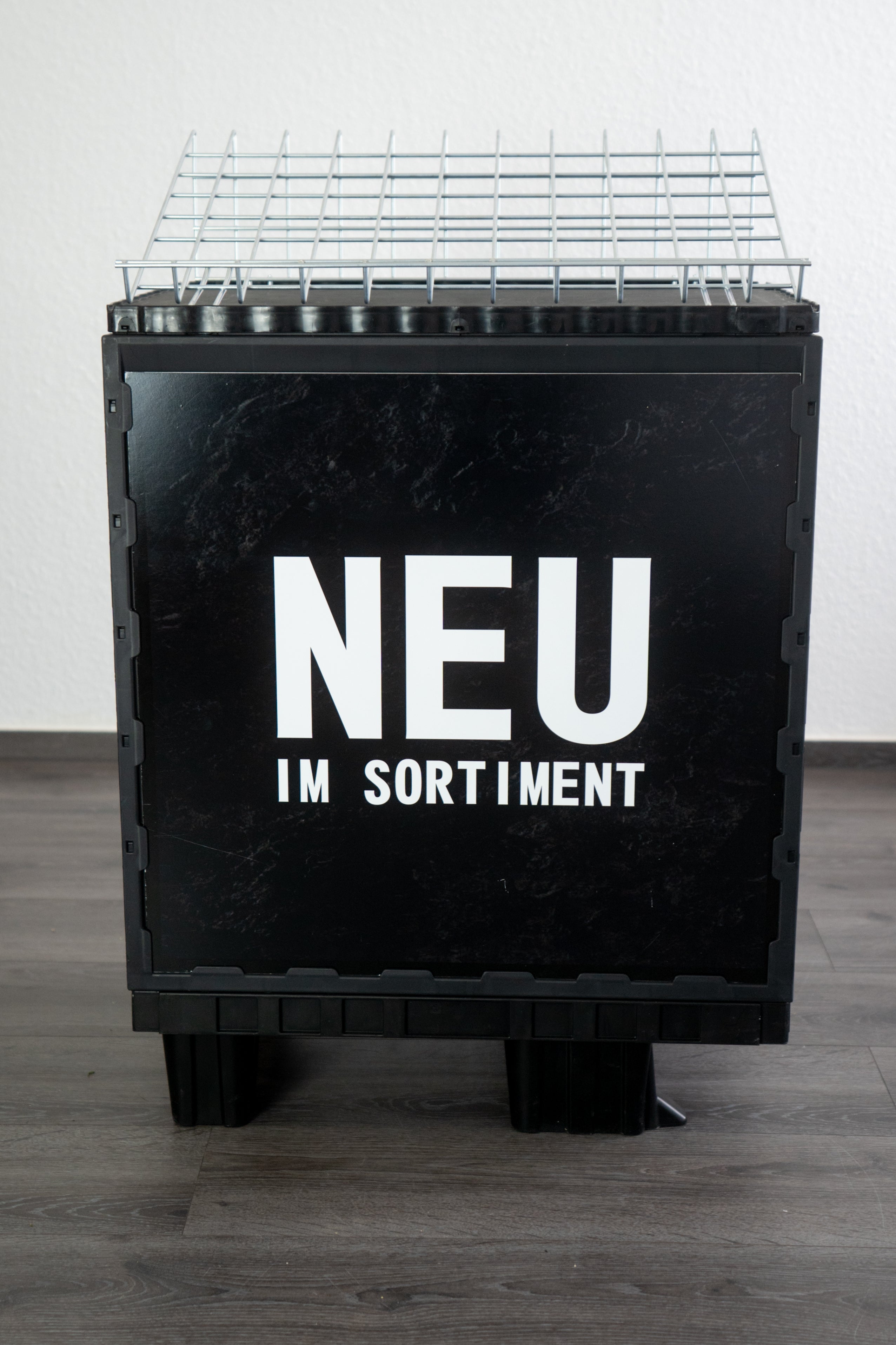 Promotion-Einschieber breit 2er-Set, Front "Neu im Sortiment" / Rückseite Holzoptik